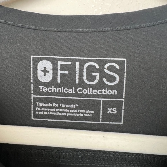 Figs Cayo Popover 3-Pocket Scrub Top - Picture 5 of 7